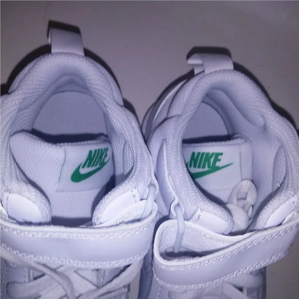 Nike shoes - White 4