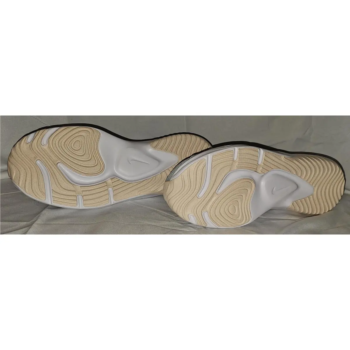 Nike shoes - White 3