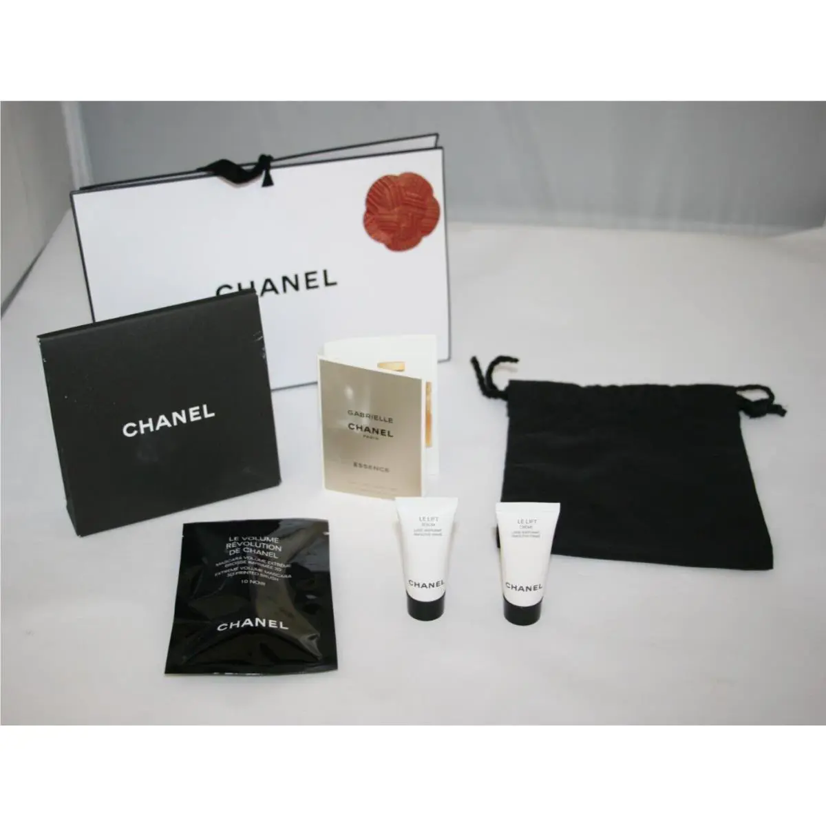 Chanel Sample Box Gabriella Parfum Sample Le Volume Mascara Le Lift Pouch