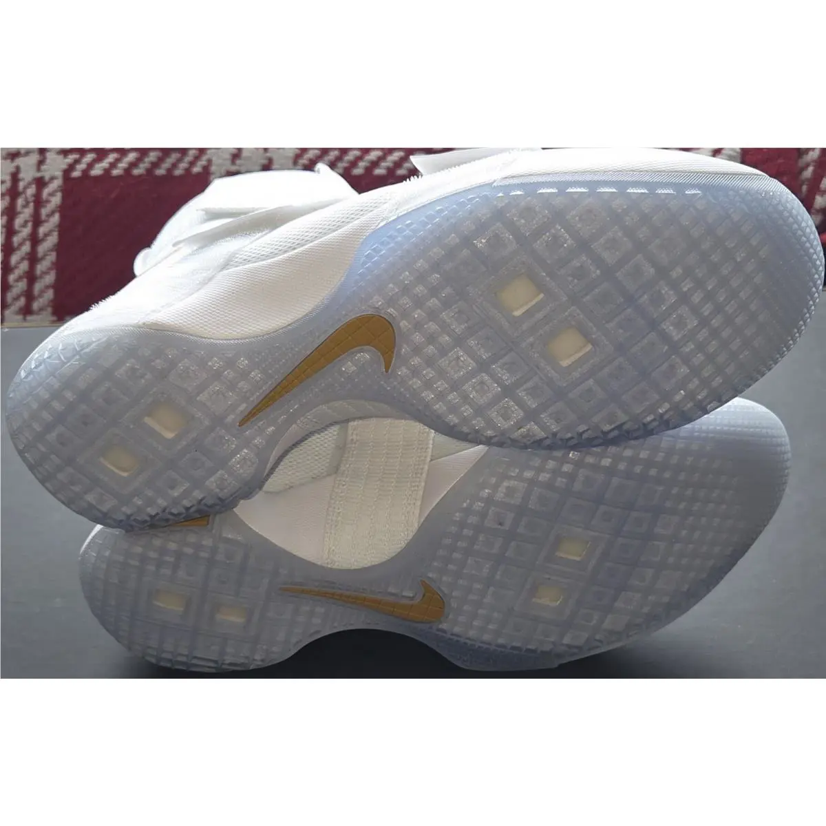 Nike shoes - White 4