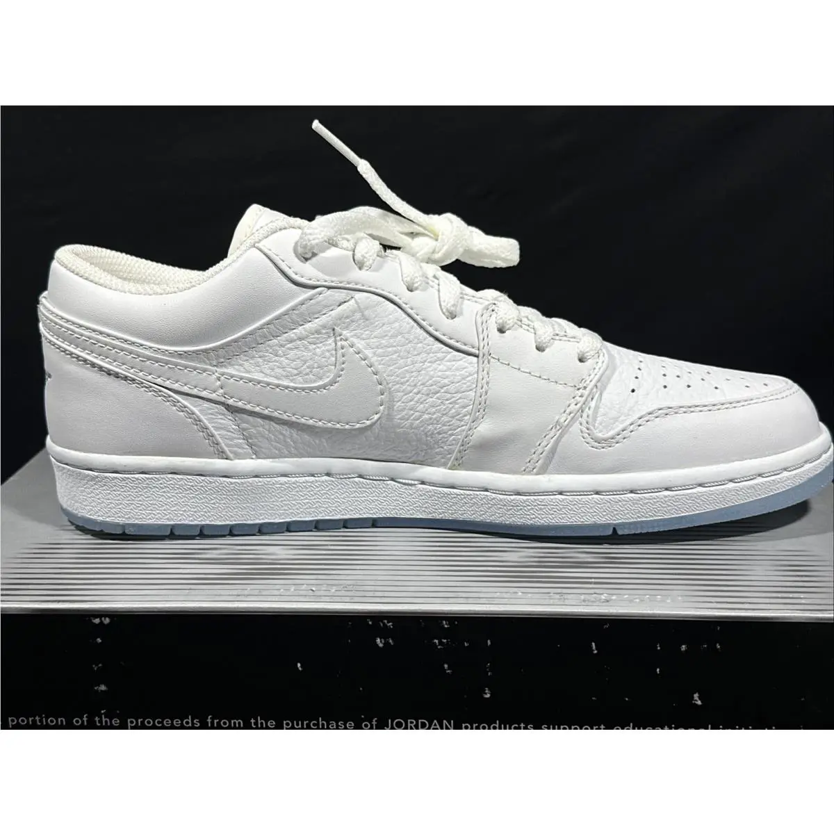 Nike shoes - Nike Air Jordan 1 - Air - White 3