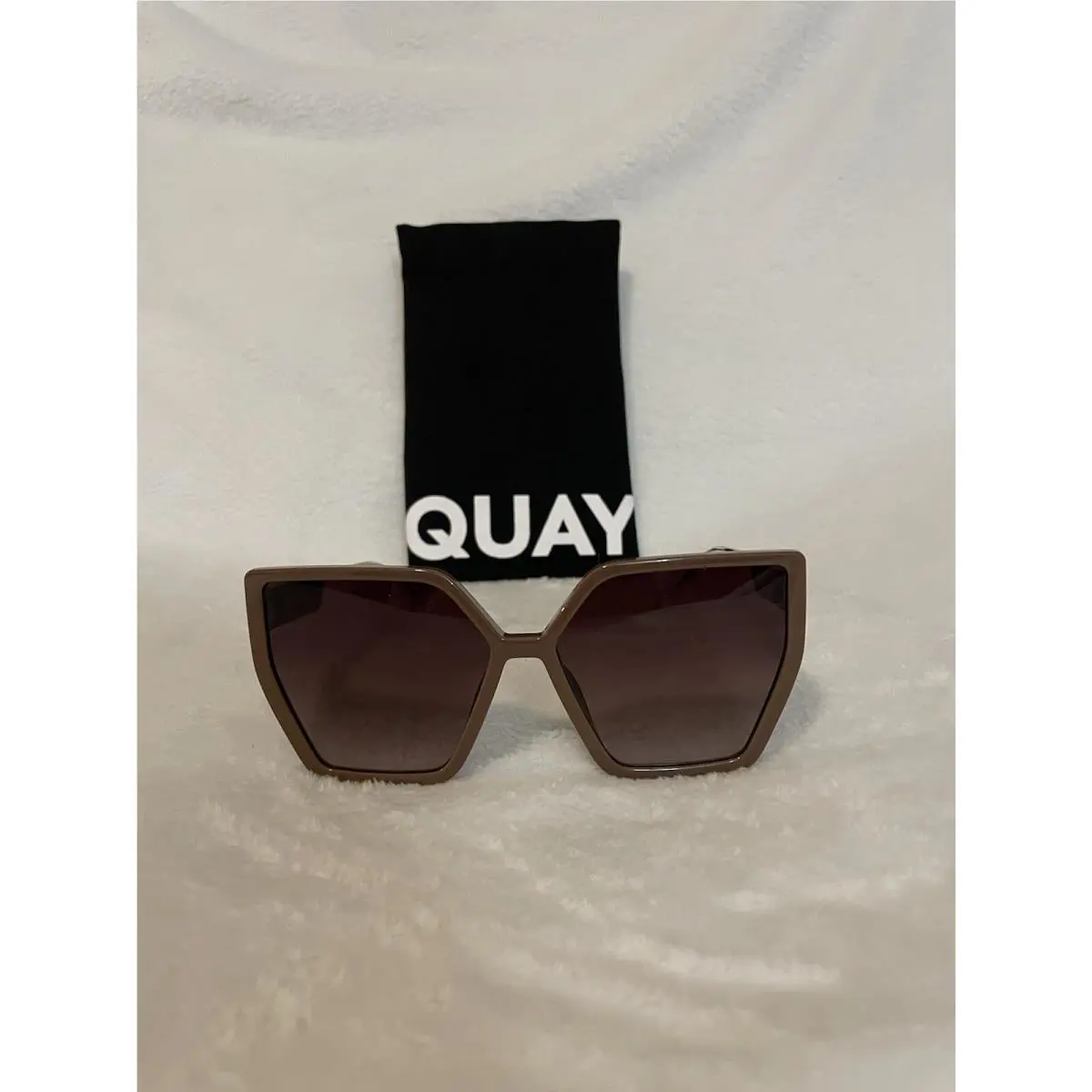 Quay Hotel Lobby Gradient Cat Eye