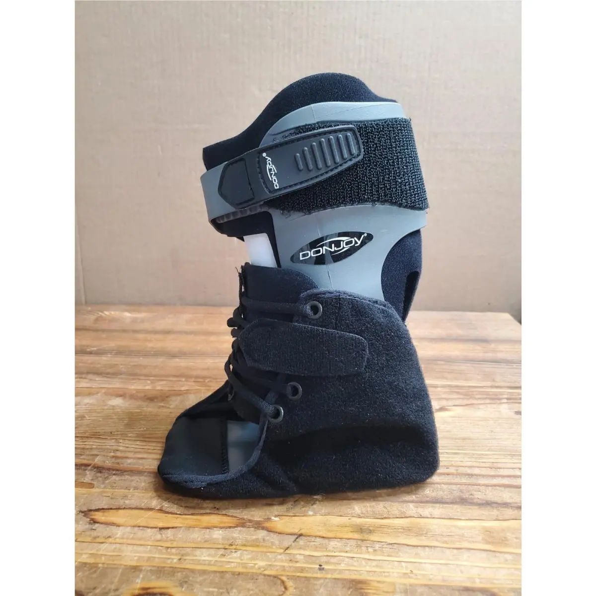 DonJoy  - DonJoy Velocity - Velocity - 11-1499-3-06000 - Black (UPC: 888912057615) 2