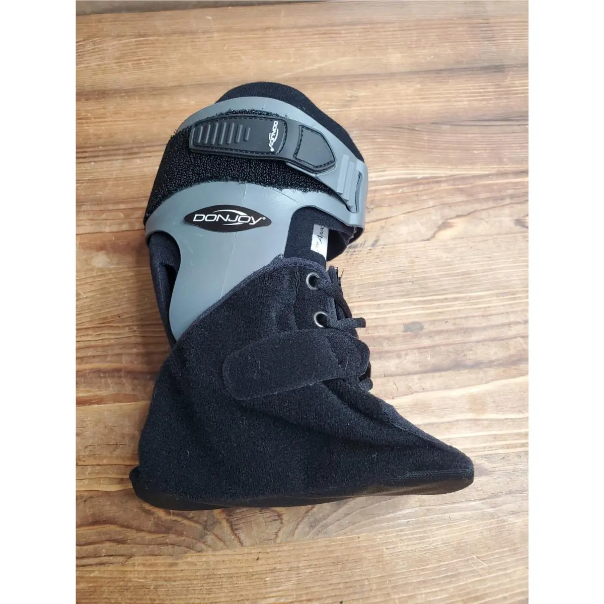 DonJoy  - DonJoy Velocity - Velocity - 11-1499-3-06000 - Black (UPC: 888912057615) 4