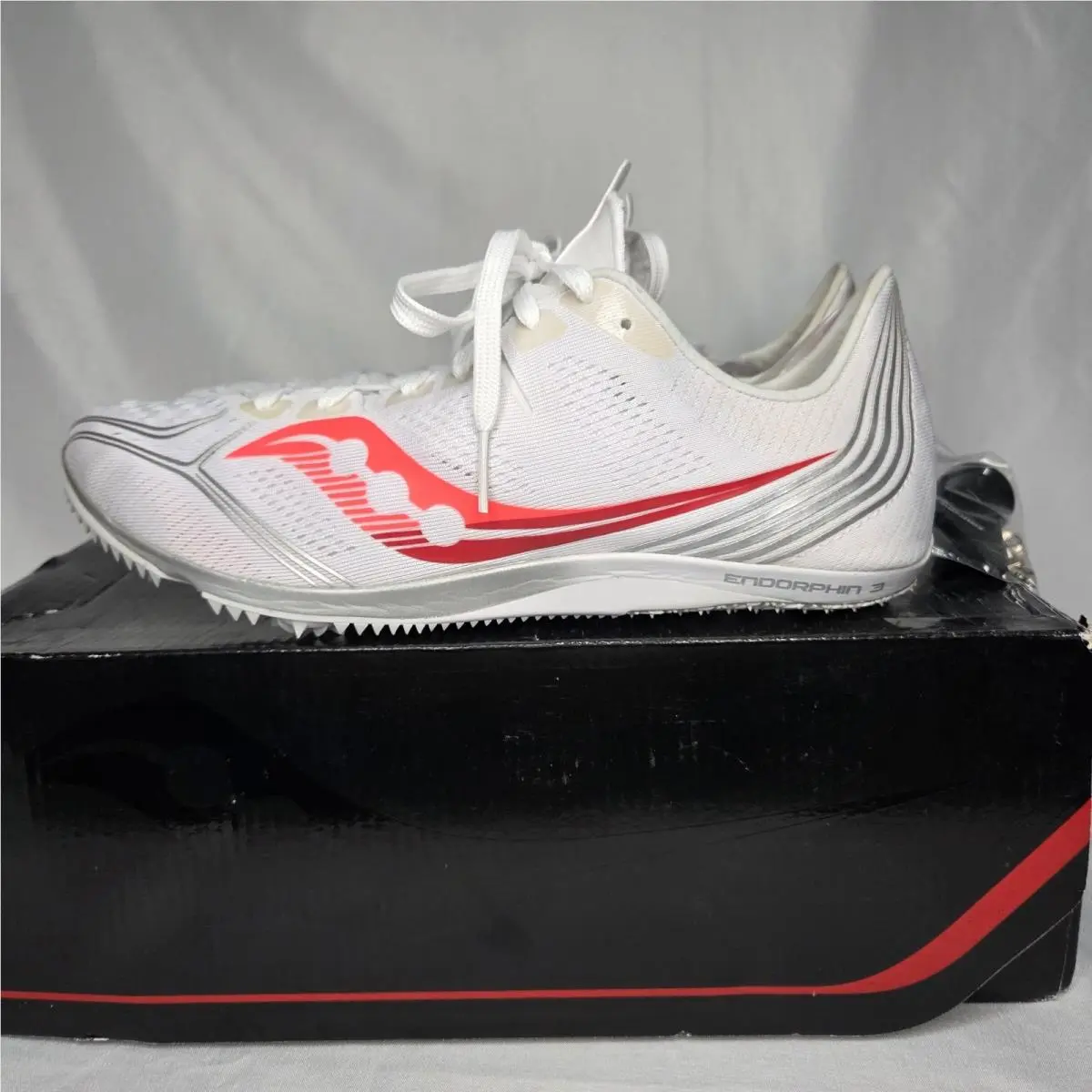 Saucony Women`s 10.5 Endorphin 3 Distance Track Spike in White/vizired