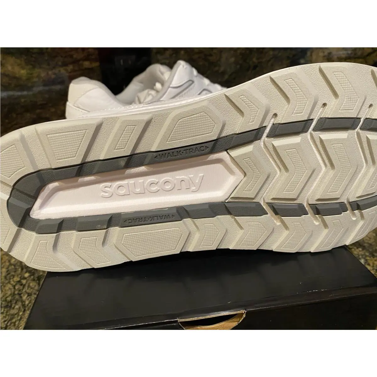 Saucony shoes - White 2