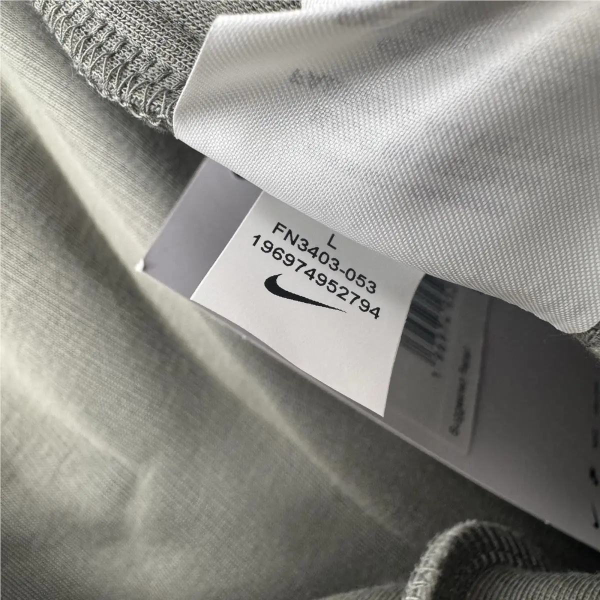 Nike clothing - FN3403-053 - FN3403-053 - Green (UPC: 0196974952794) 3