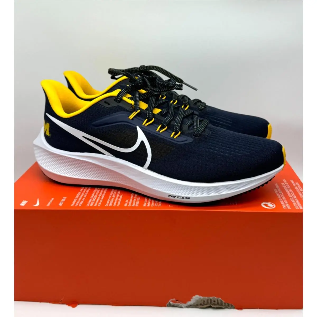 Nike Mens University Of Michigan Zoom Pegasus 39 Shoes Sz 8 DR1964-400 UM