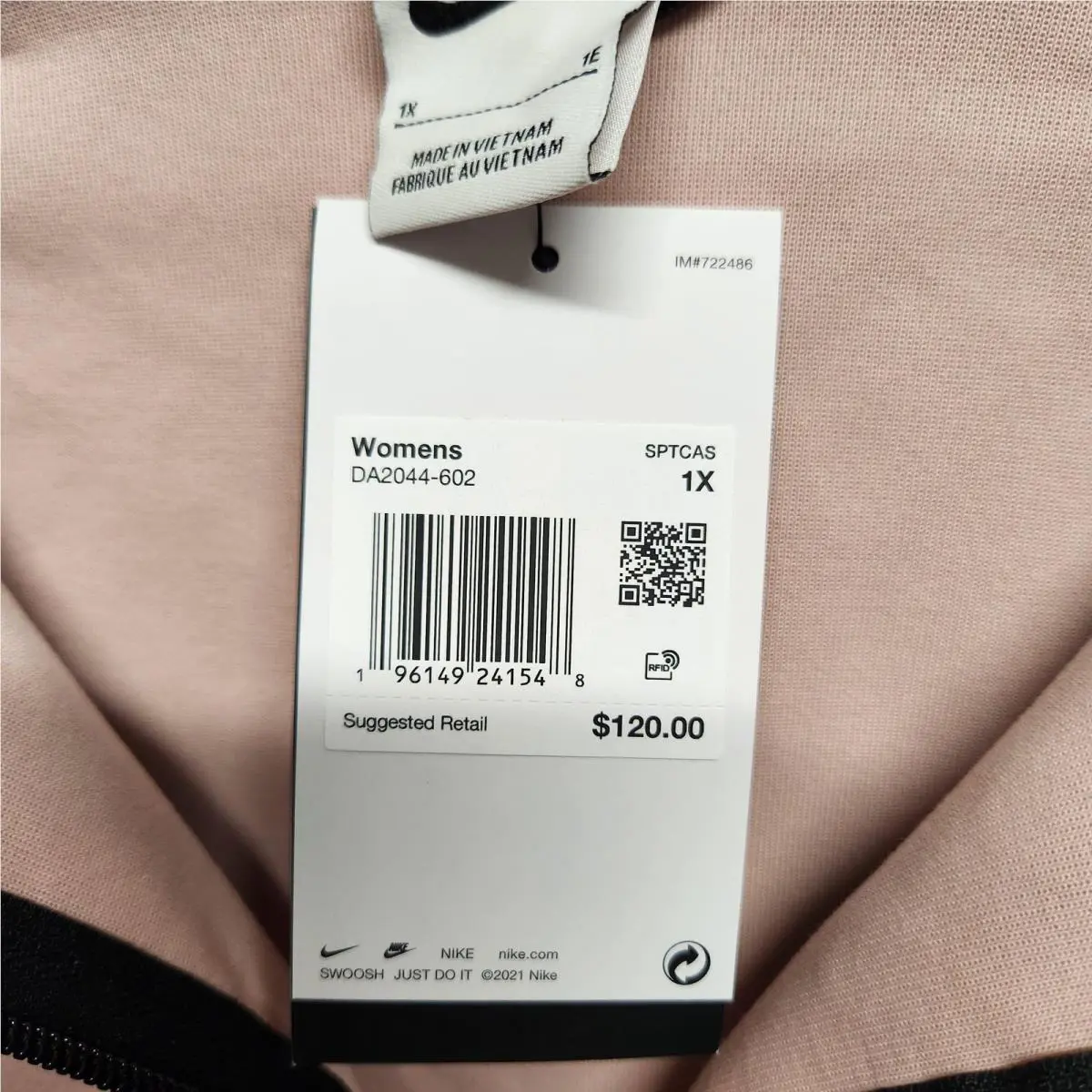 Nike clothing - Pink (UPC: 196149241548) 1