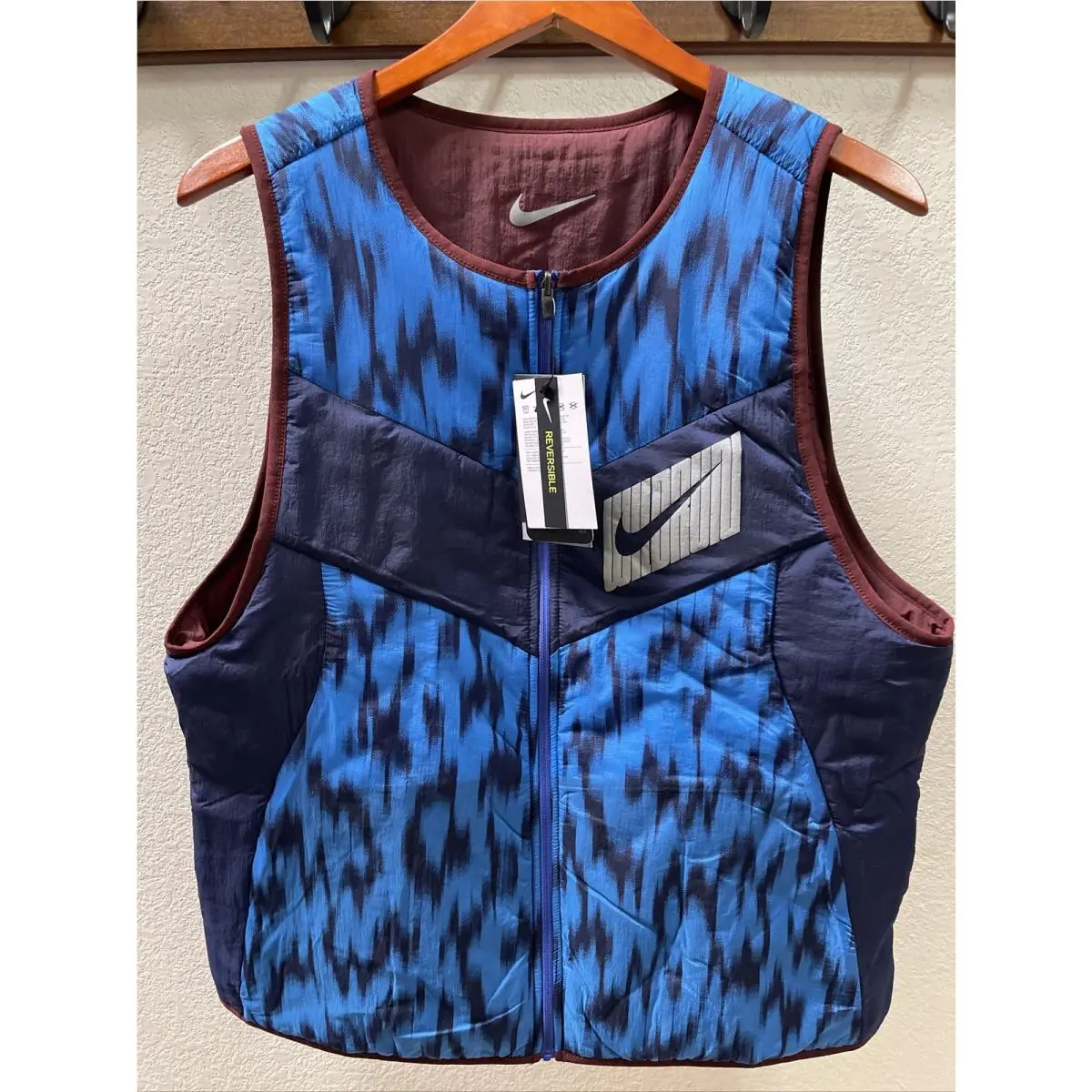 Nike Aerolayer Wild Run Running Vest Reversible Blue Maroon Size LG