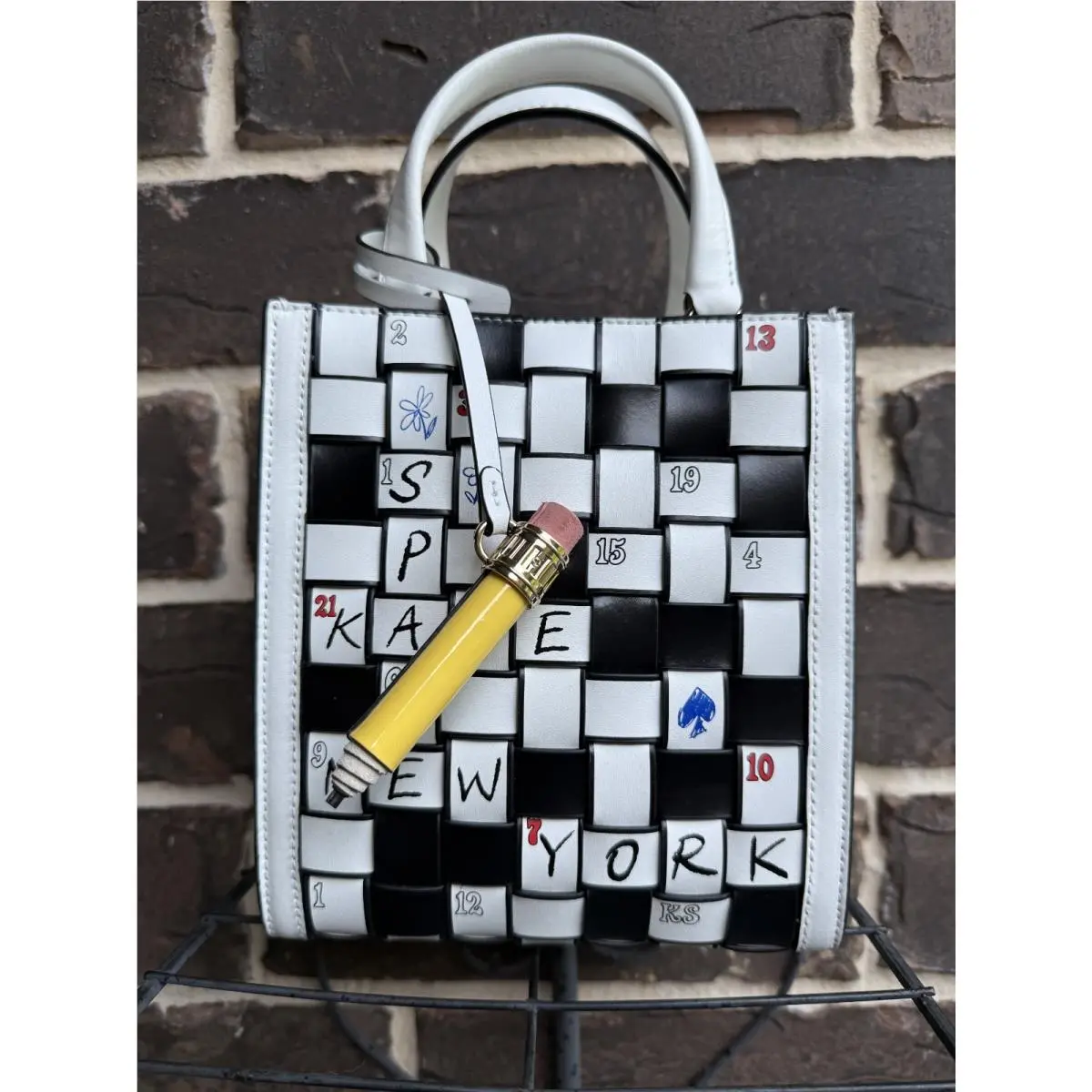 Kate Spade Wordplay Mini Manhattan Crossword Puzzle Lthr C/b Tote White Mult