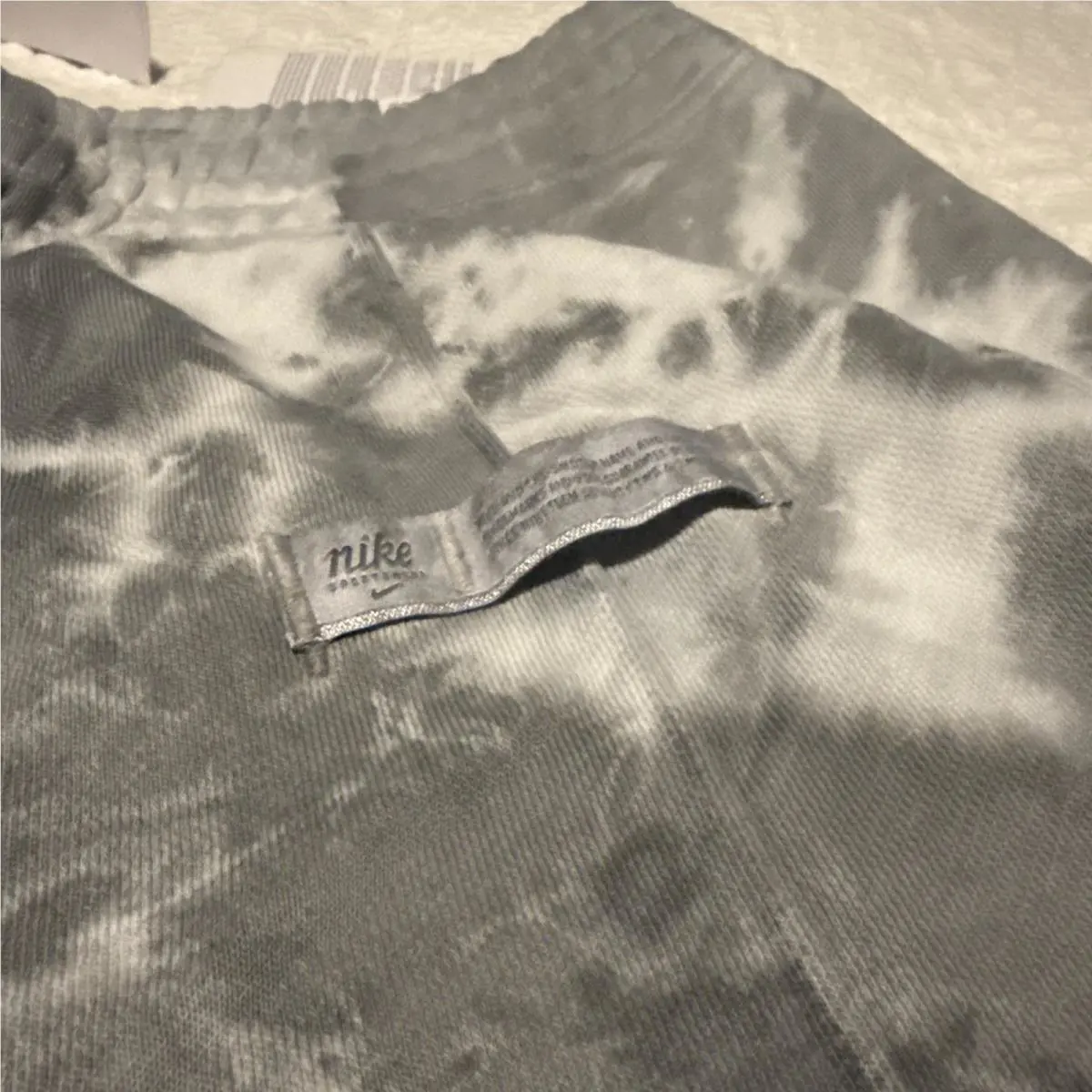 Nike clothing - Gray (UPC: 0195244915101) 0