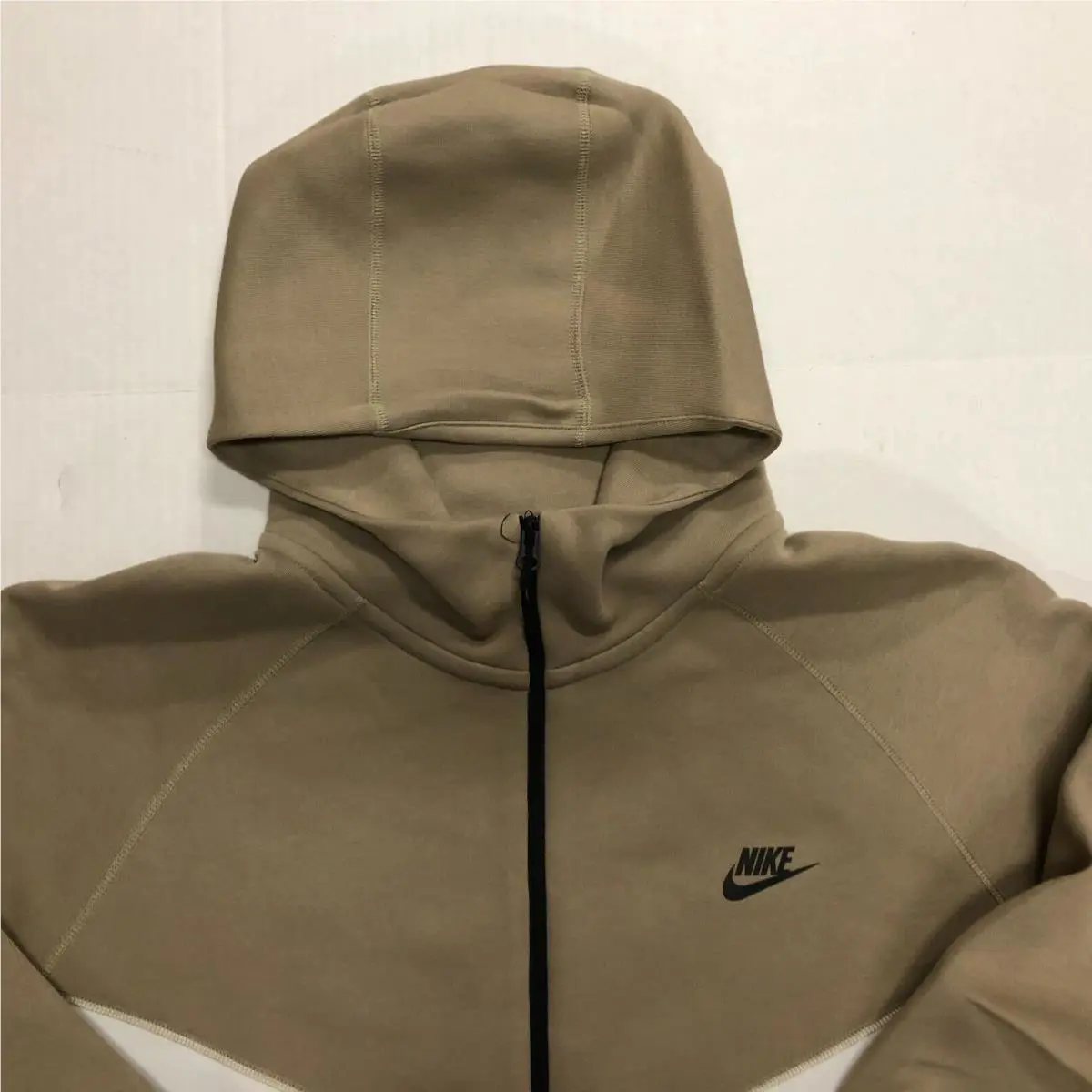 Nike clothing - Khaki/White-Black (UPC: 196609960668) 0