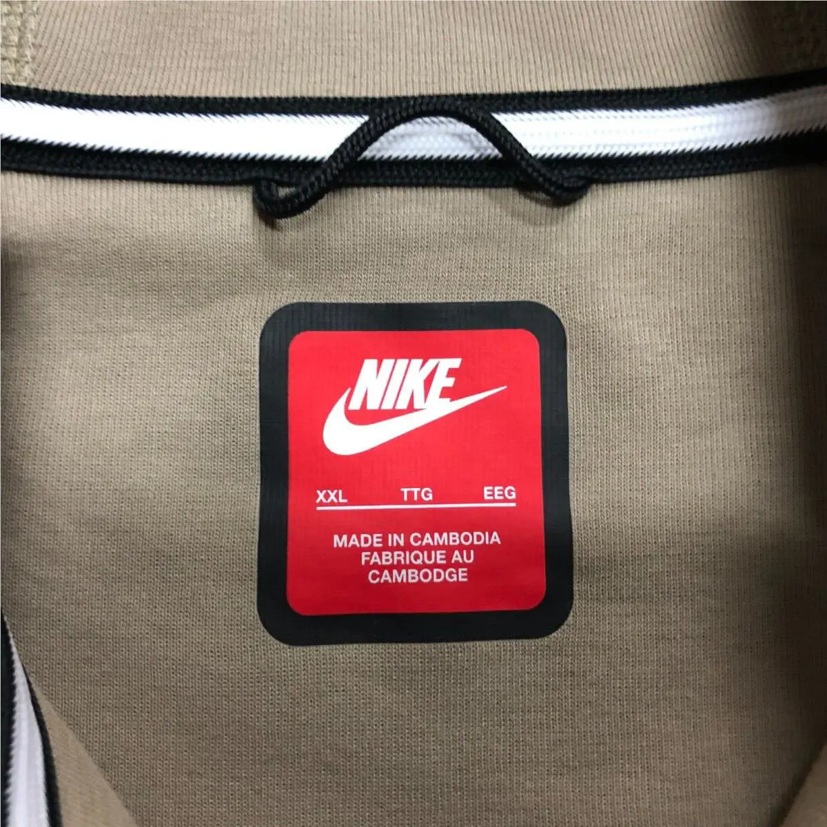 Nike clothing - Khaki/White-Black (UPC: 196609960668) 3