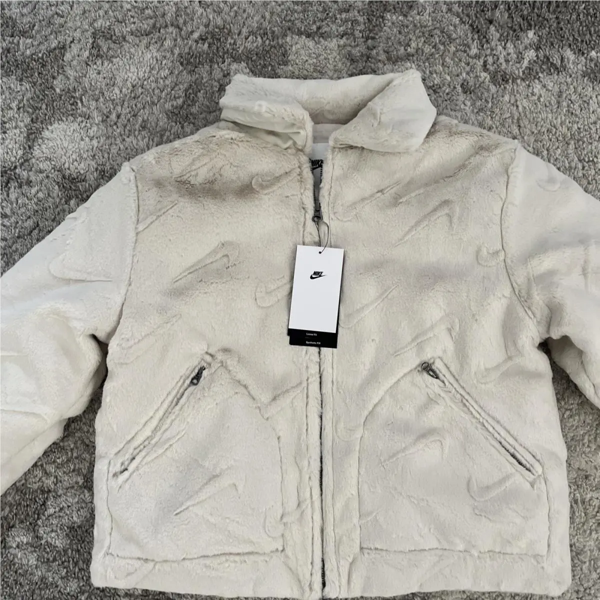Nike clothing - Ivory (UPC: 0197598608609) 2