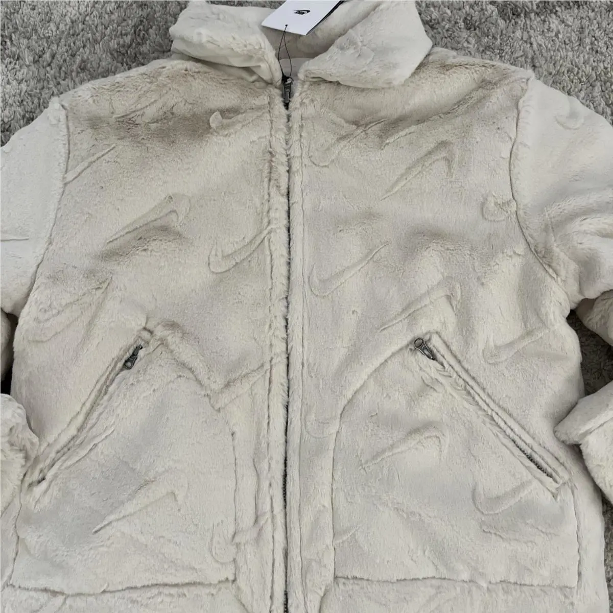 Nike clothing - Ivory (UPC: 0197598608609) 4