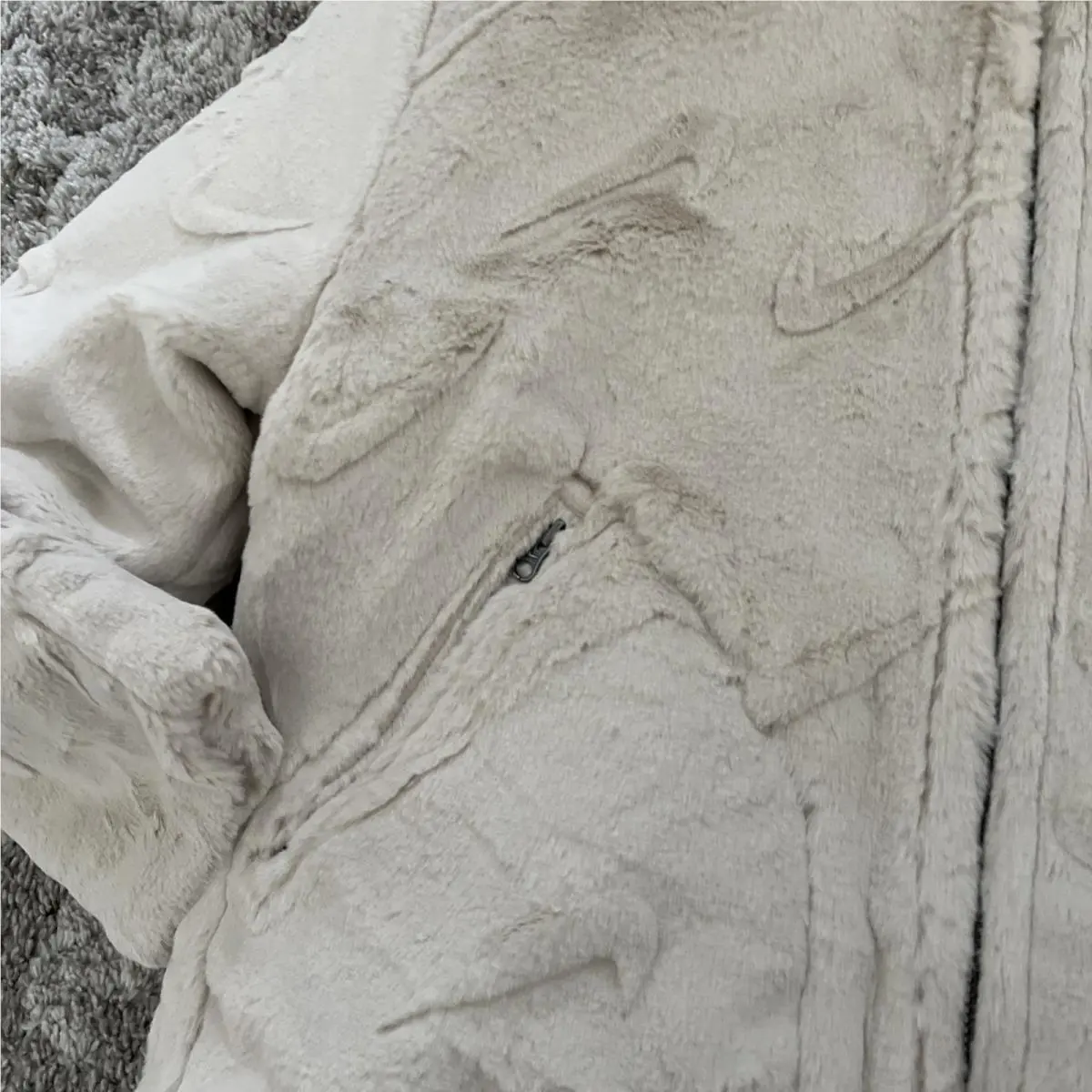 Nike clothing - Ivory (UPC: 0197598608609) 6