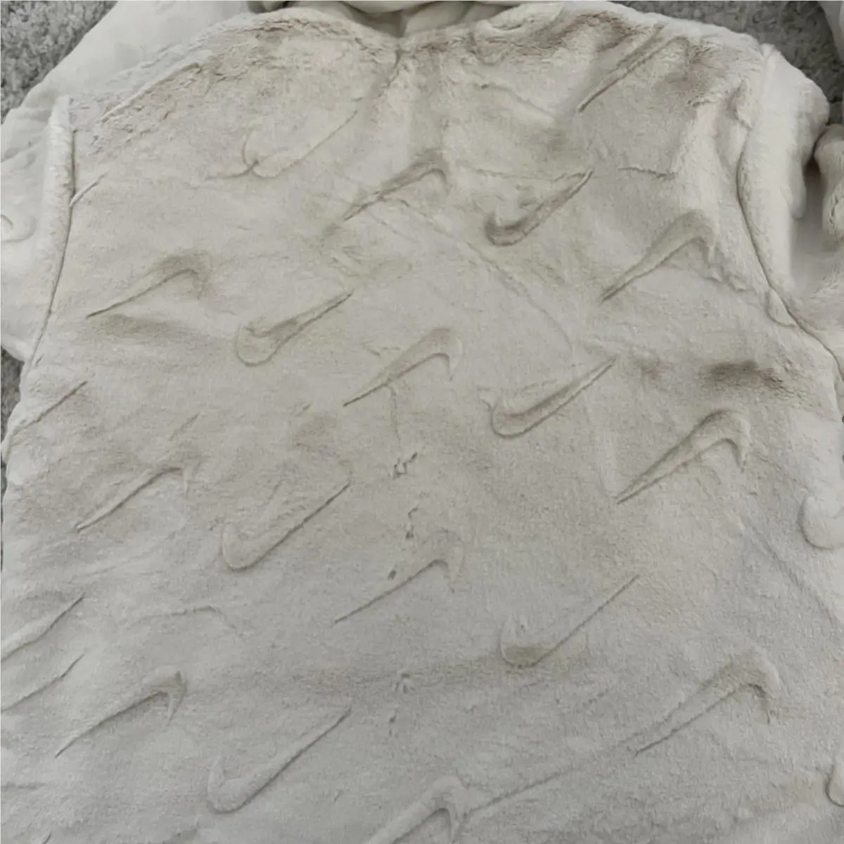 Nike clothing - Ivory (UPC: 0197598608609) 7