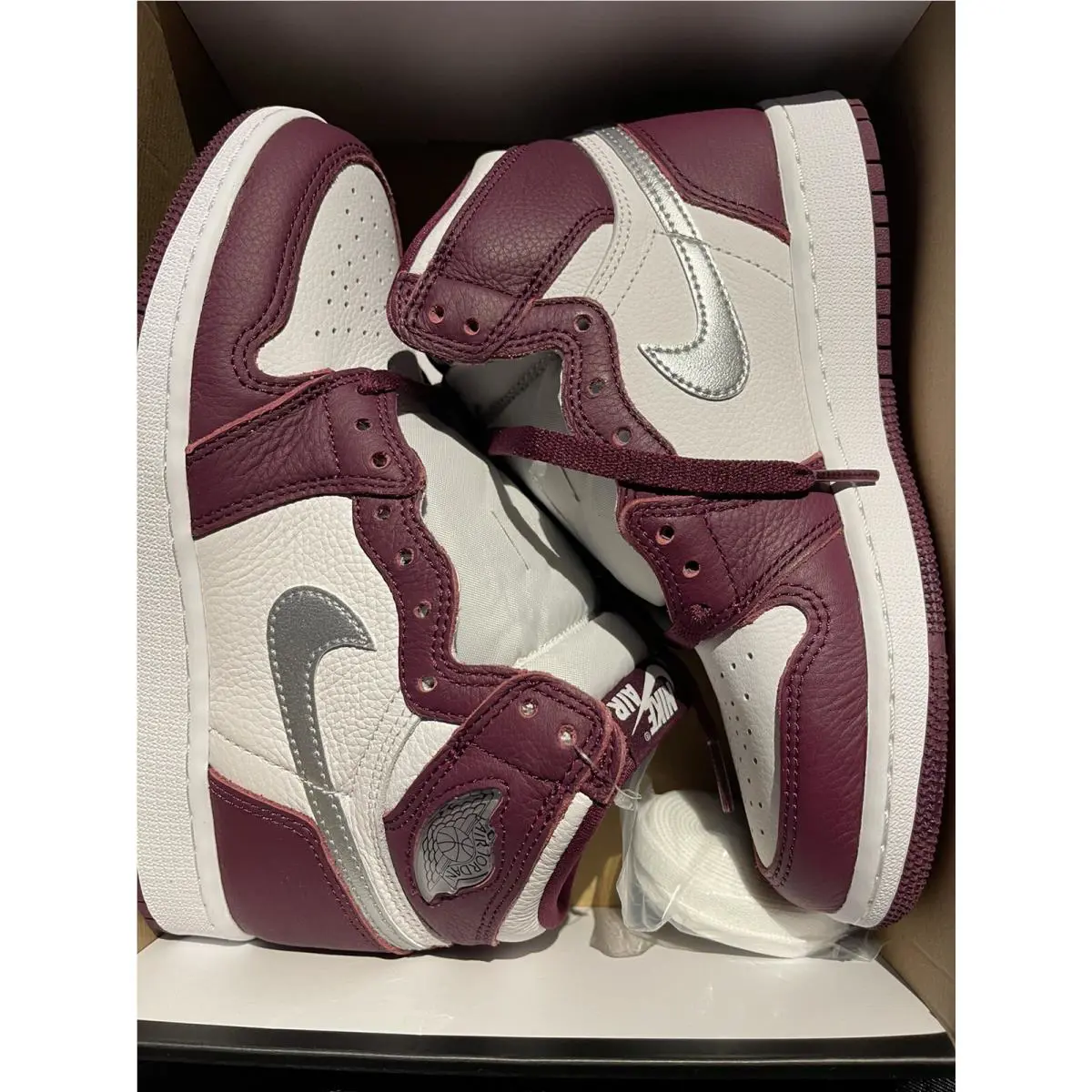 Nike shoes - Jordan 1 Retro High Og - Bordeaux (UPC: 0195243522119) 5