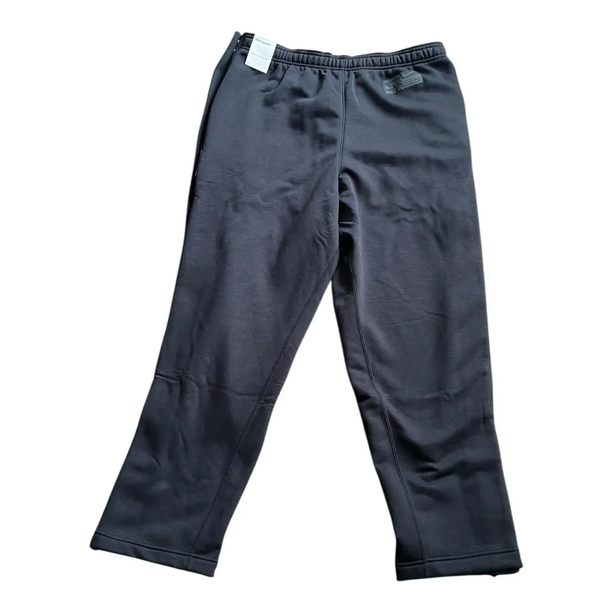 Nike clothing - Nike LeBron Therma-Fit Standard Issue Pants - FZ1036-010 - Black (UPC: 197600856660) 4