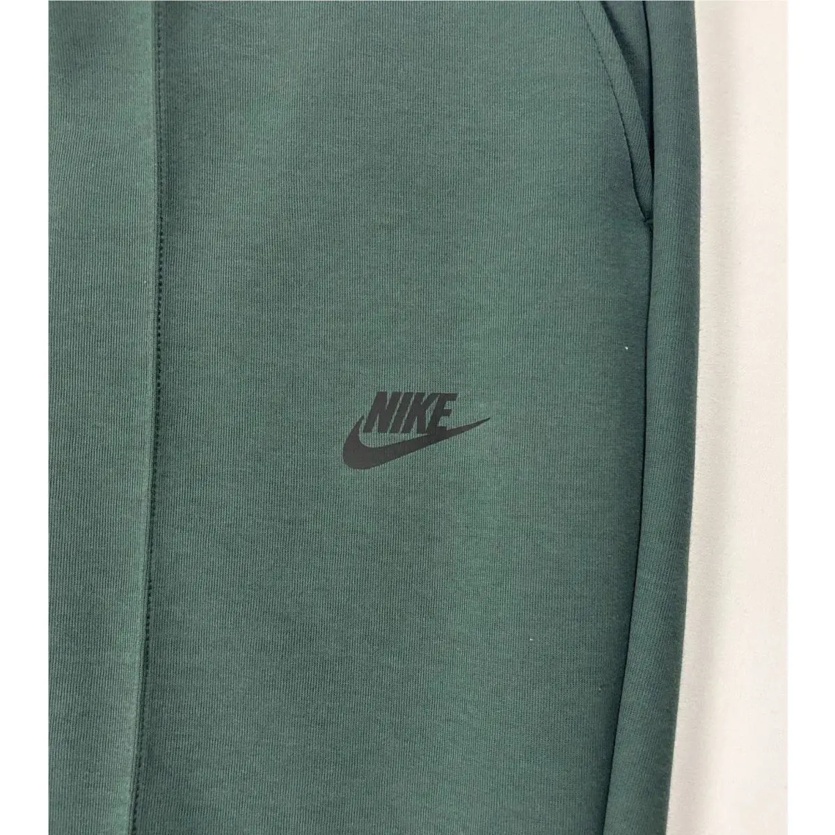 Nike clothing - FB8332-328 - FB8332328 - Green (UPC: 196968344086) 0