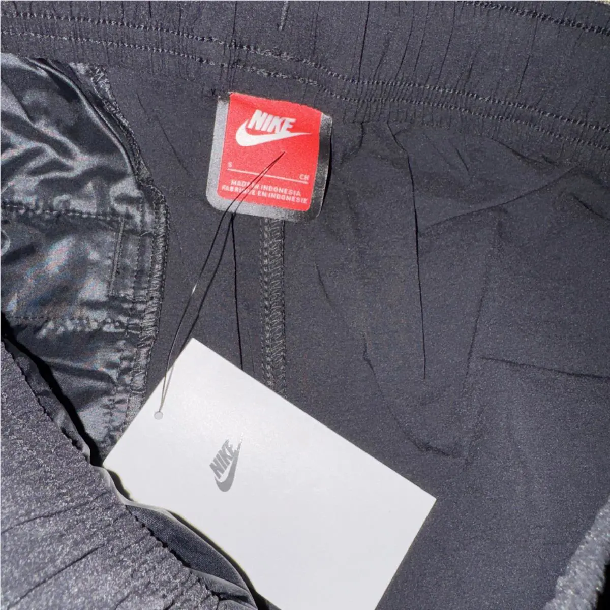 Nike clothing - Black (UPC: 0197599181958) 2