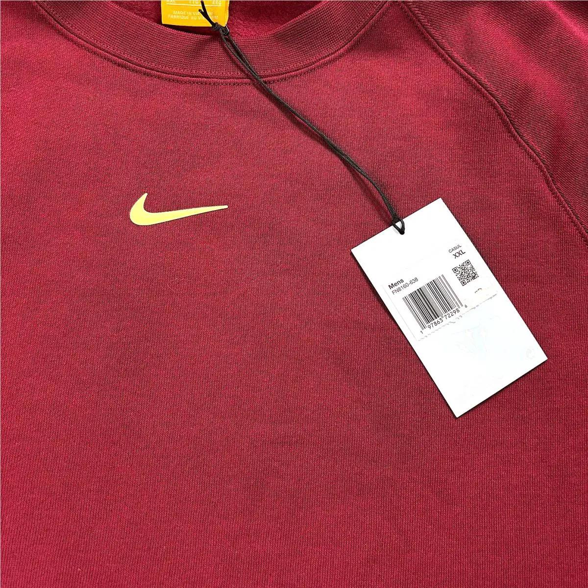 Nike clothing - Red (UPC: 197863722986) 0