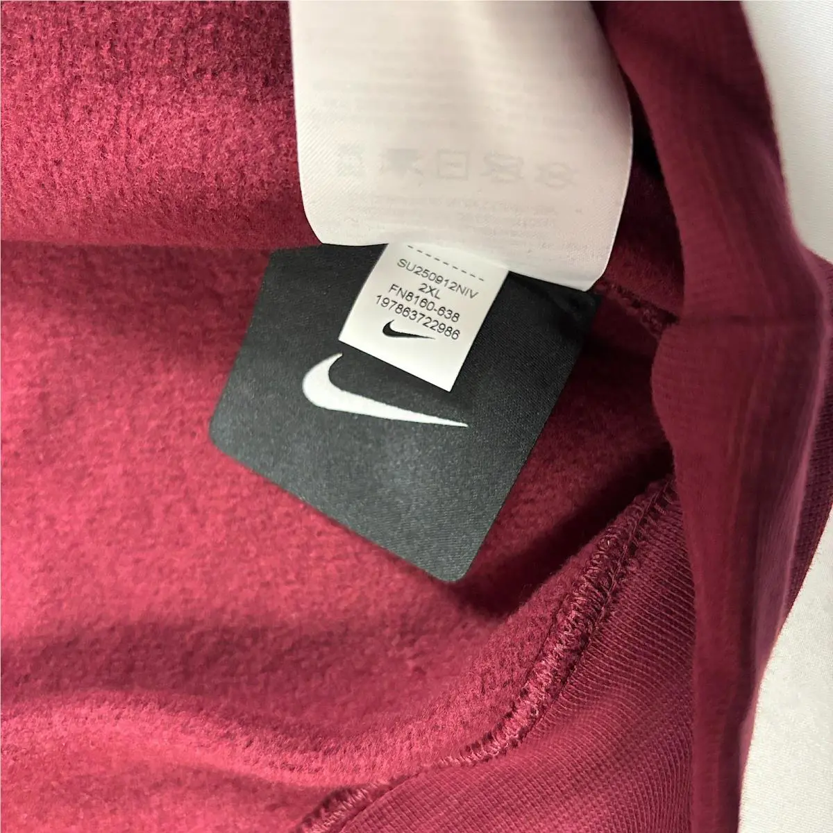 Nike clothing - Red (UPC: 197863722986) 4