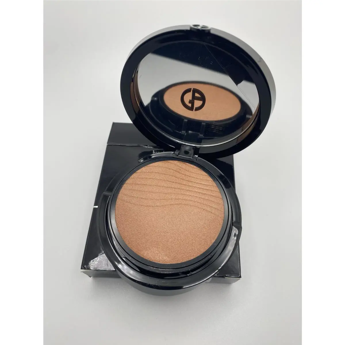 Giorgio Armani Luminous Silk Glow Fusion Powder 8 ￼