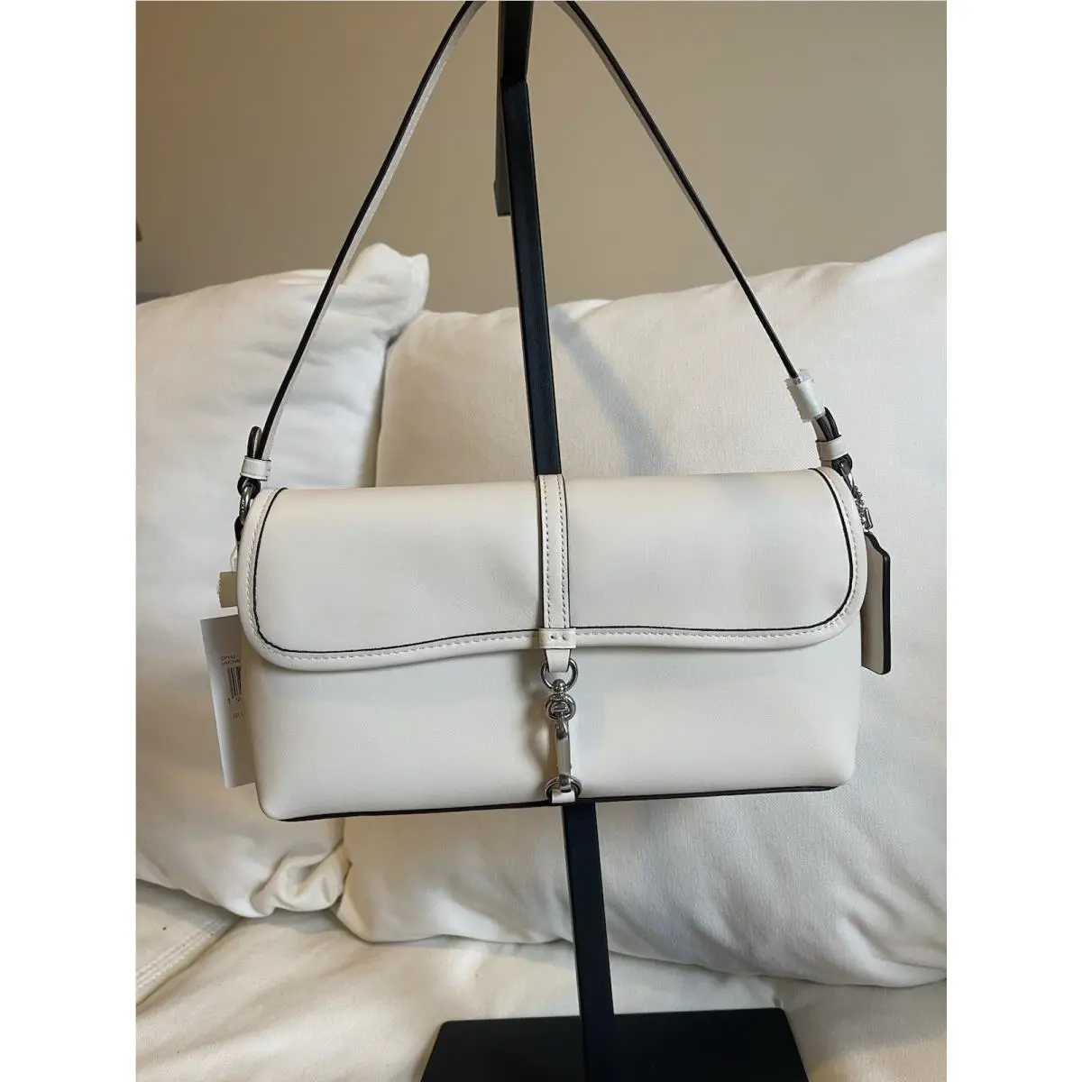 Coach Hamptons Flap Glovetanned Leather Shoulder Bag In Chalk