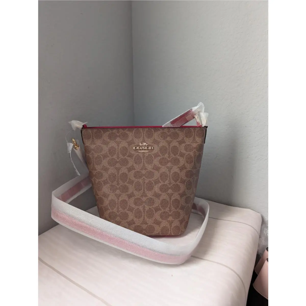 Coach CCL33 Logan Duffle Bag Crossbody In Signature Canvas Im/tan/carnation