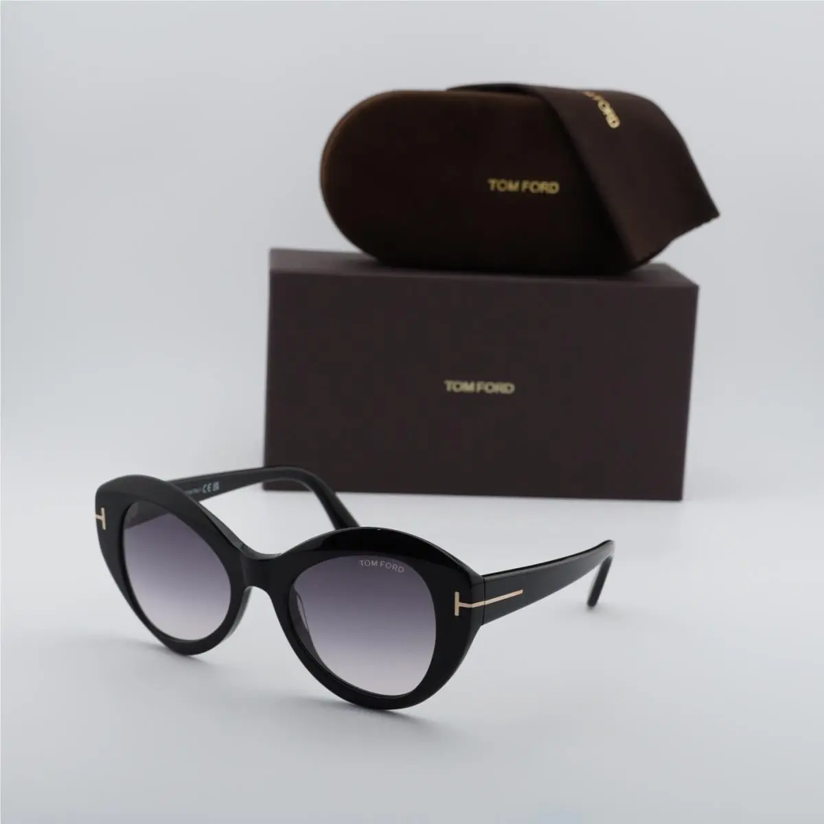Tom Ford FT1084 01B Shiny Black/gradient Smoke 52-20-140 Sunglasses