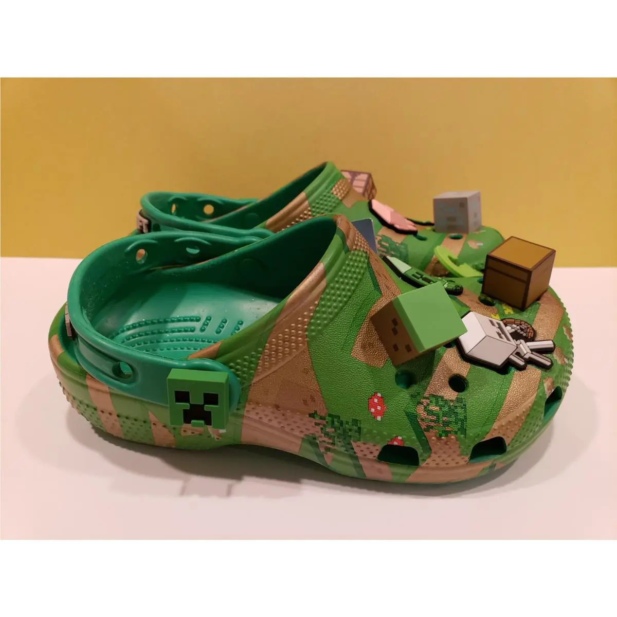 Crocs shoes - Green 2