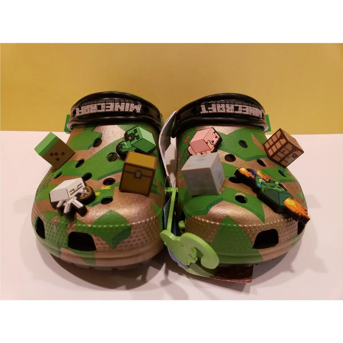 Crocs Minecraft Elevated Clogs Men`s 6 / Women`s 8