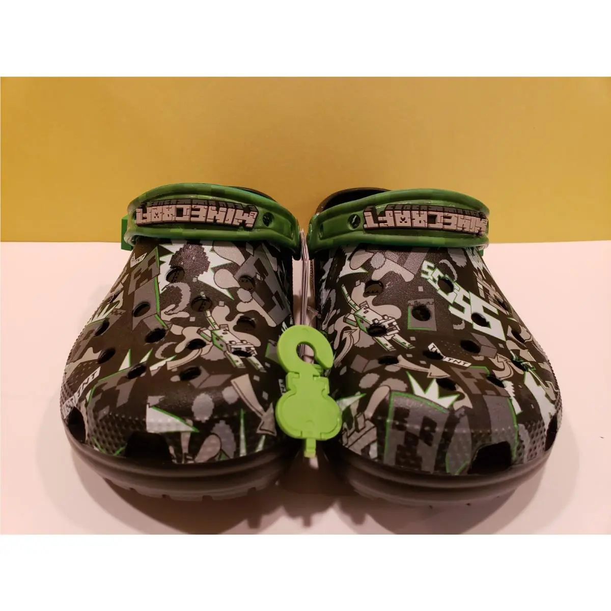 Crocs Minecraft Classic Clogs Grey/ Black Men`s 6 / Women`s 8