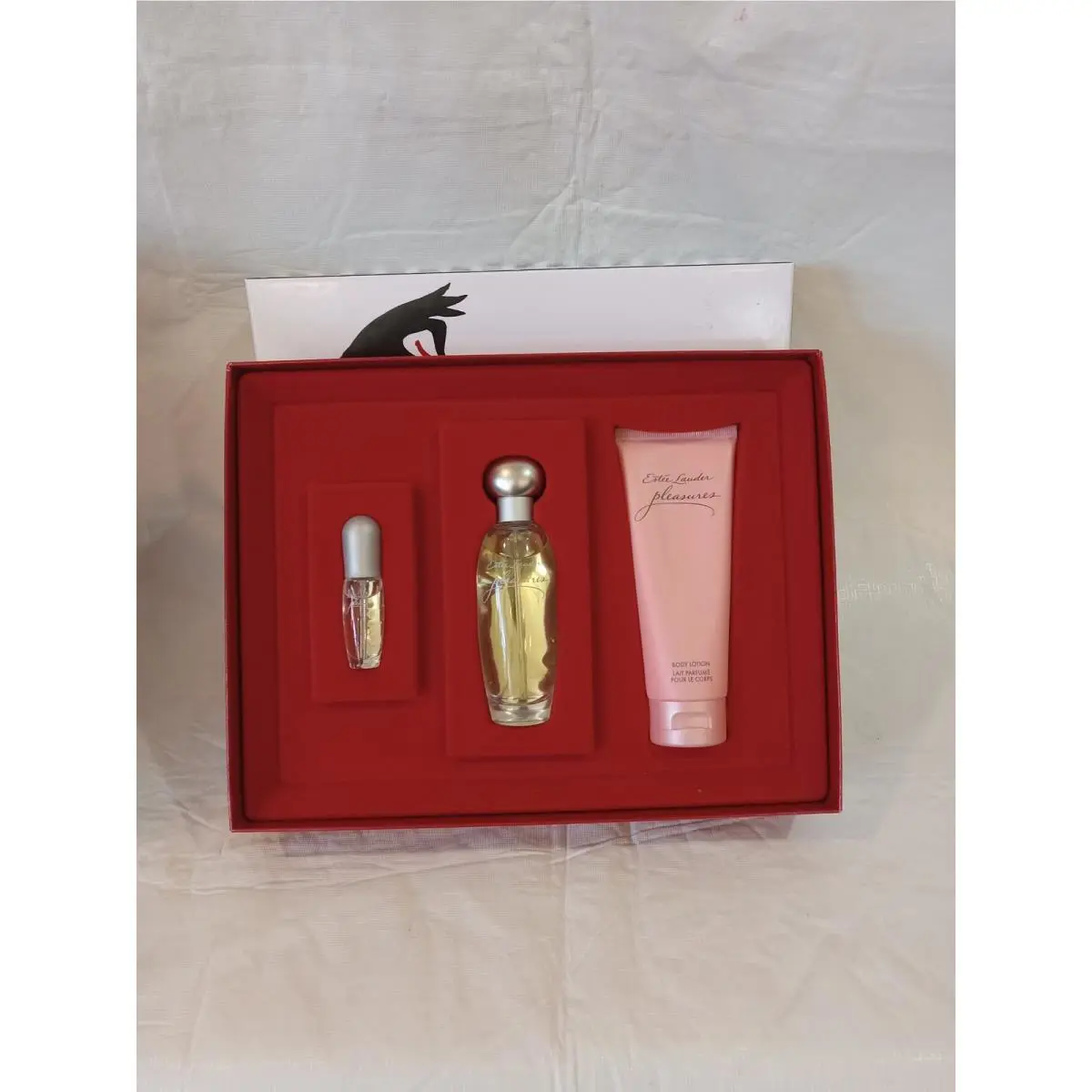 Estee Lauder Pleasures Eau de Parfum Spray Body Lotion Gift Set