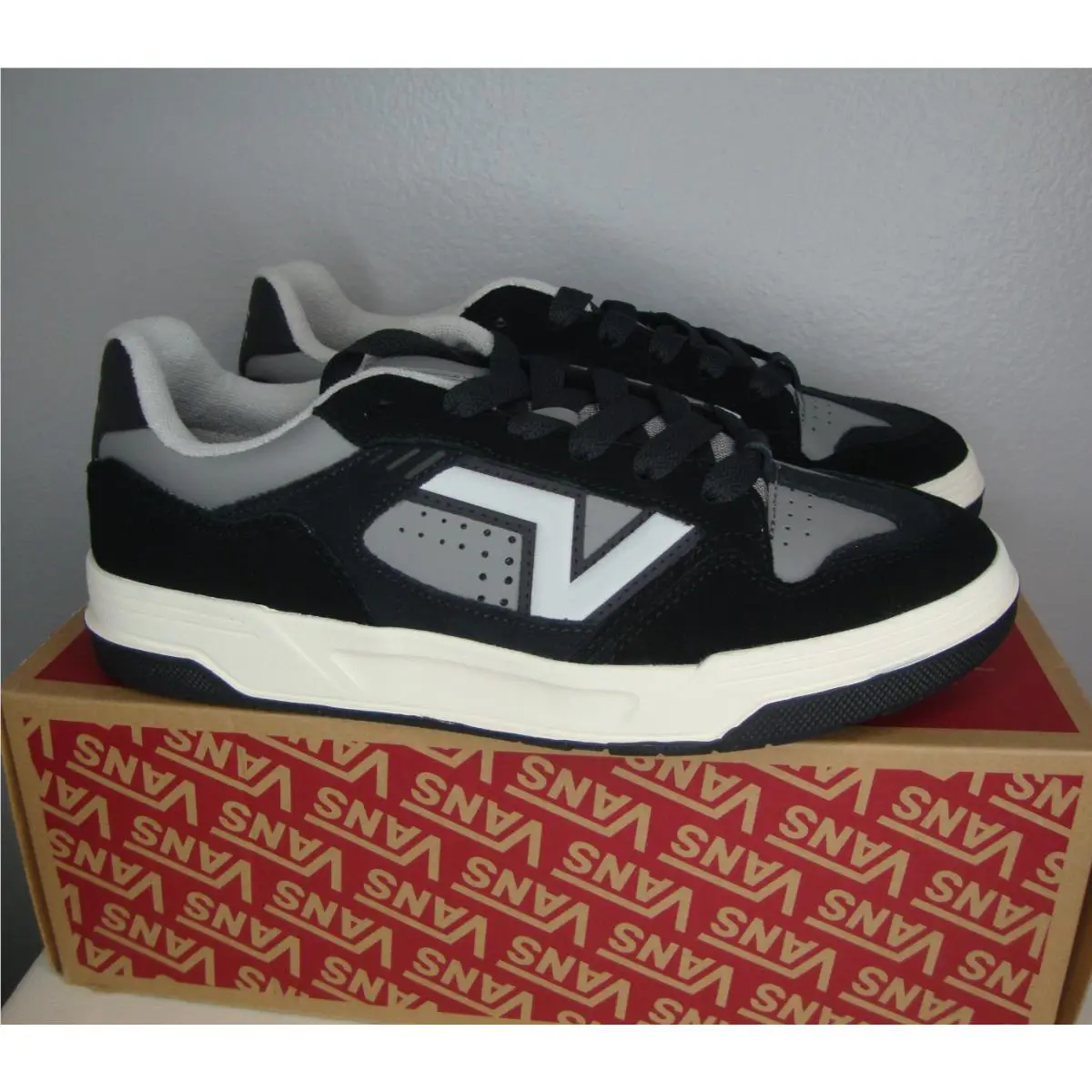Vans shoes - VANS Upland - Upland - VN000D1HBOV - Black (UPC: 197804588442) 0