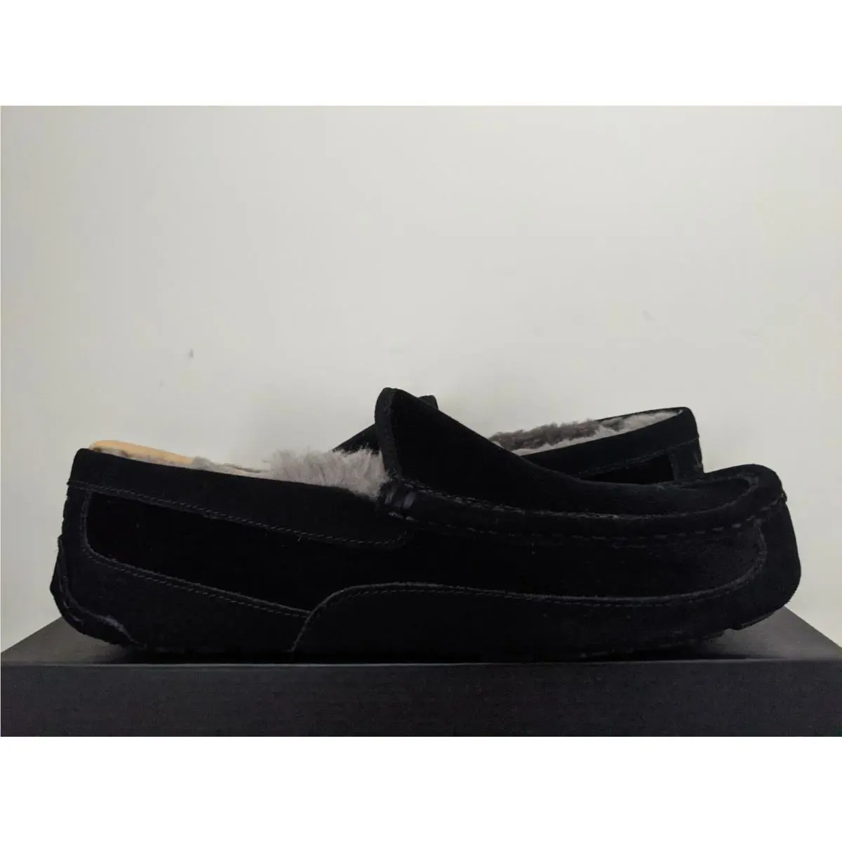 UGG shoes - Ugg Australia Ascot Corduroy II - Black 1