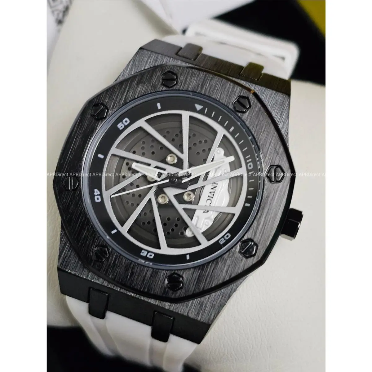 Invicta Racing - Speedway Rim - Disc Brake - White / Black Quartz - Mens Watch