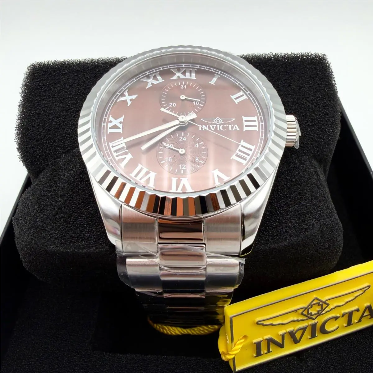 Men`s Invicta Burgundy-silver Fluted-bezel Oyster Stainless Steel XL Watch