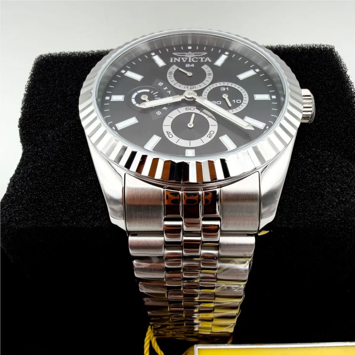 Men`s Invicta Day-date Black Platinum Fluted Jubilee Stainless Steel Watch