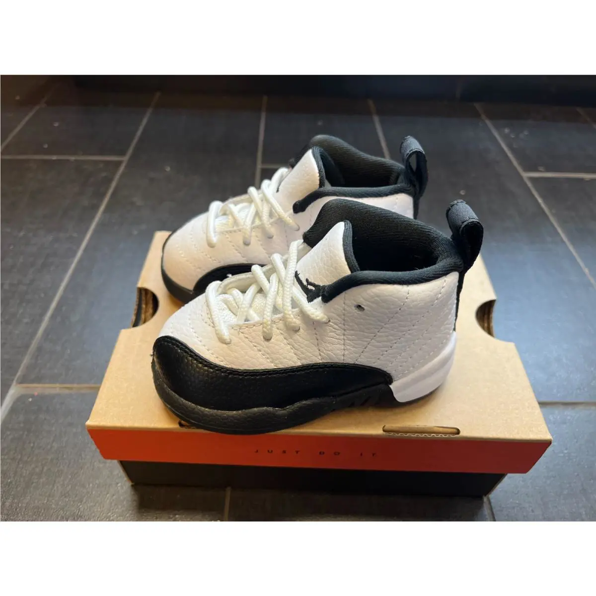Nike shoes - Air Jordan 12 - Air - Black 4