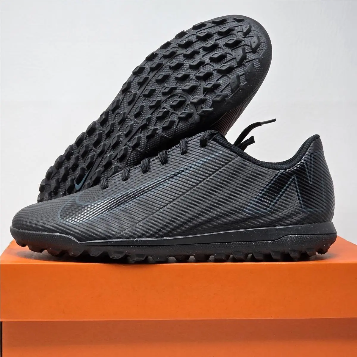 Nike Vapor 16 Club TF Men Size 6.5 Black Deep Jungle Soccer Cleat FQ8446-002