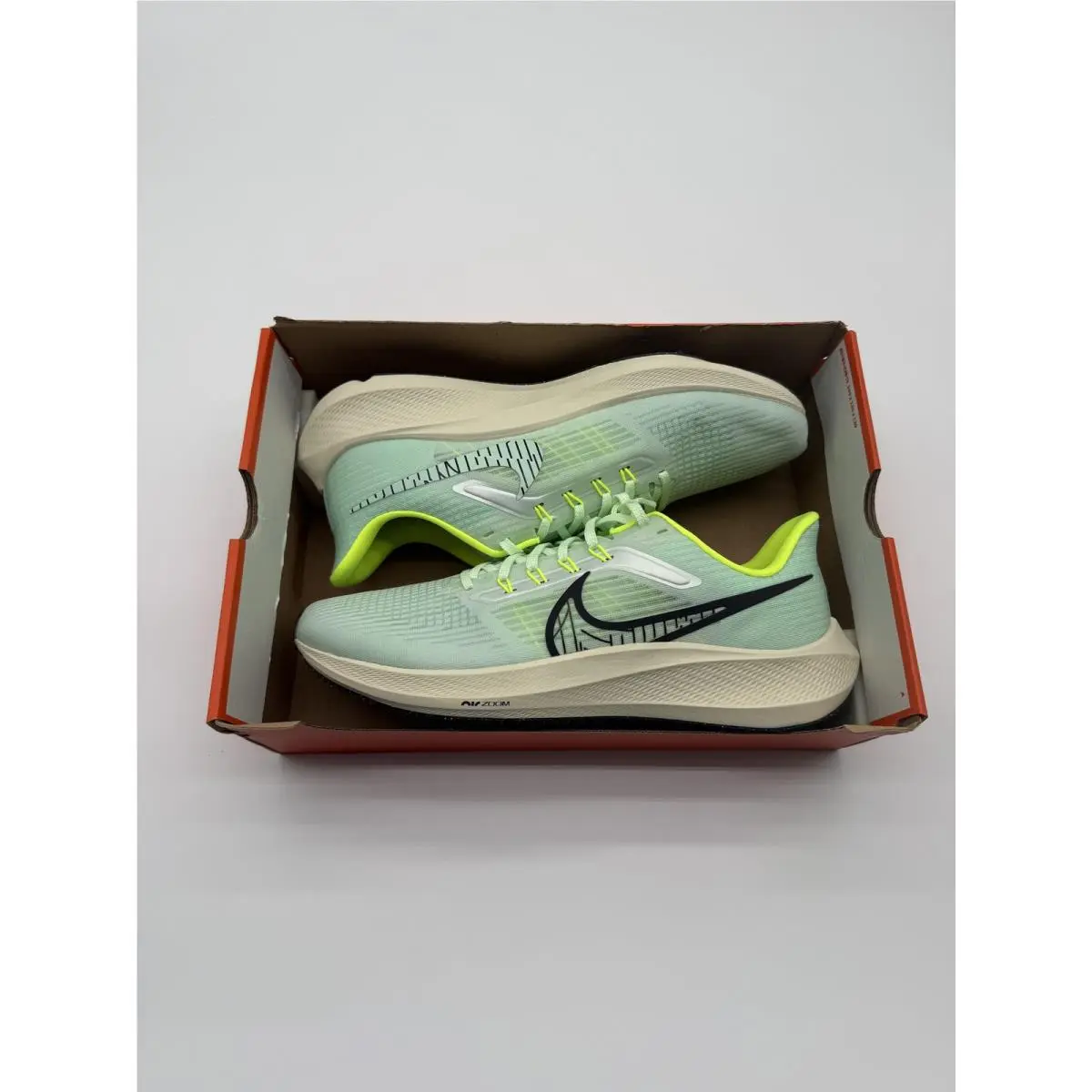 Air Zoom Pegasus 39 Running Shoes Mens Size 12 Barely Green DH4071 301 by Nike