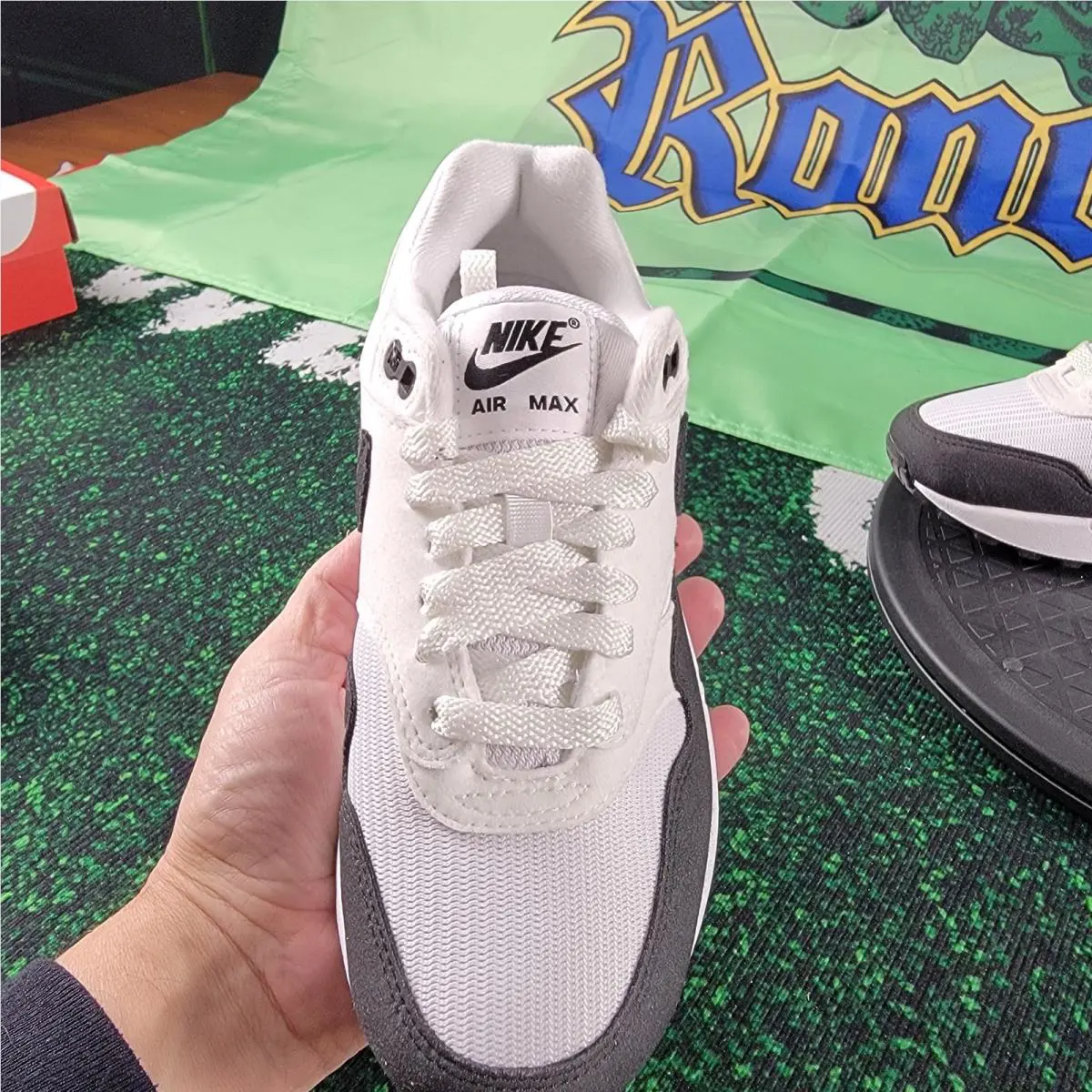 Nike shoes - White 3