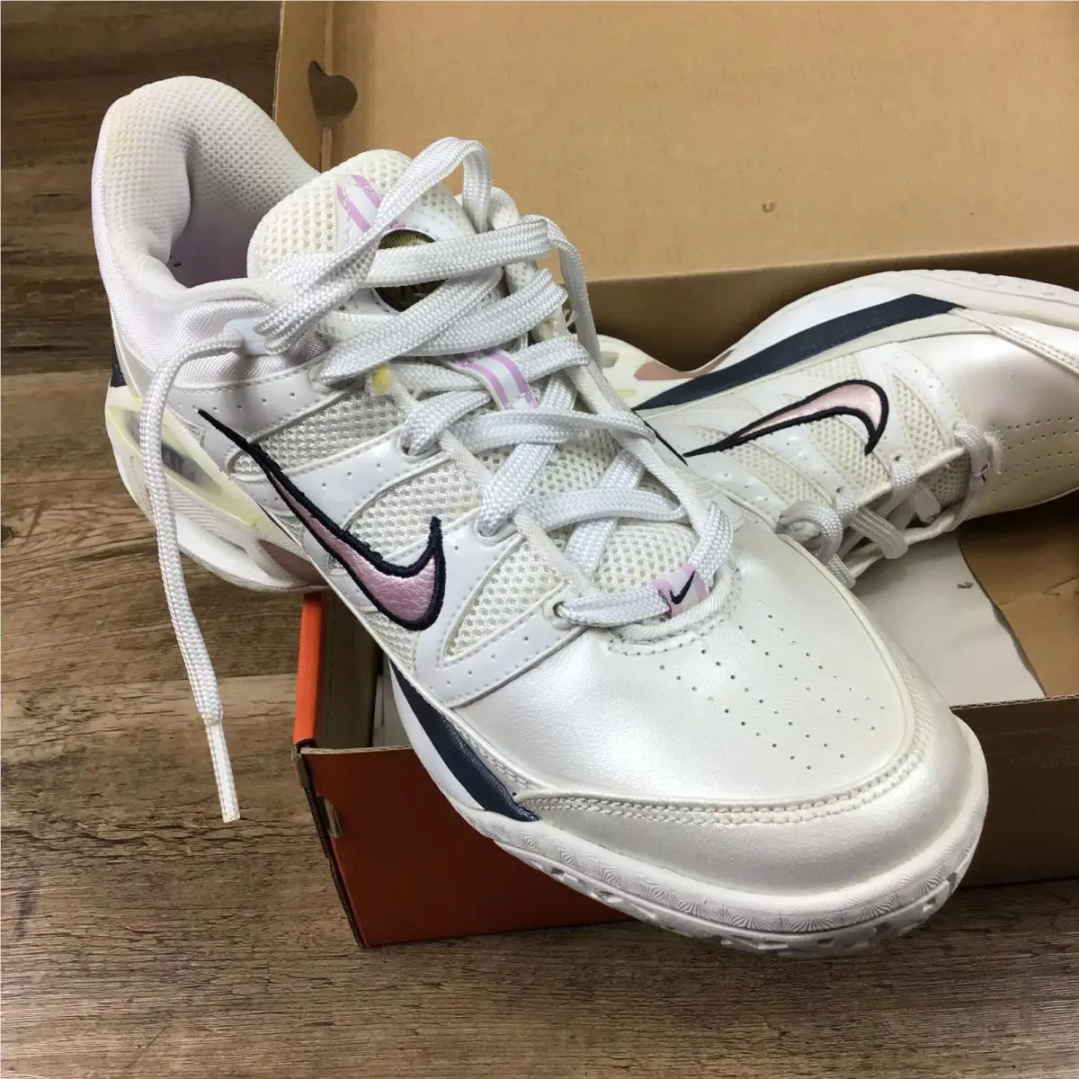 Nike shoes - White 4