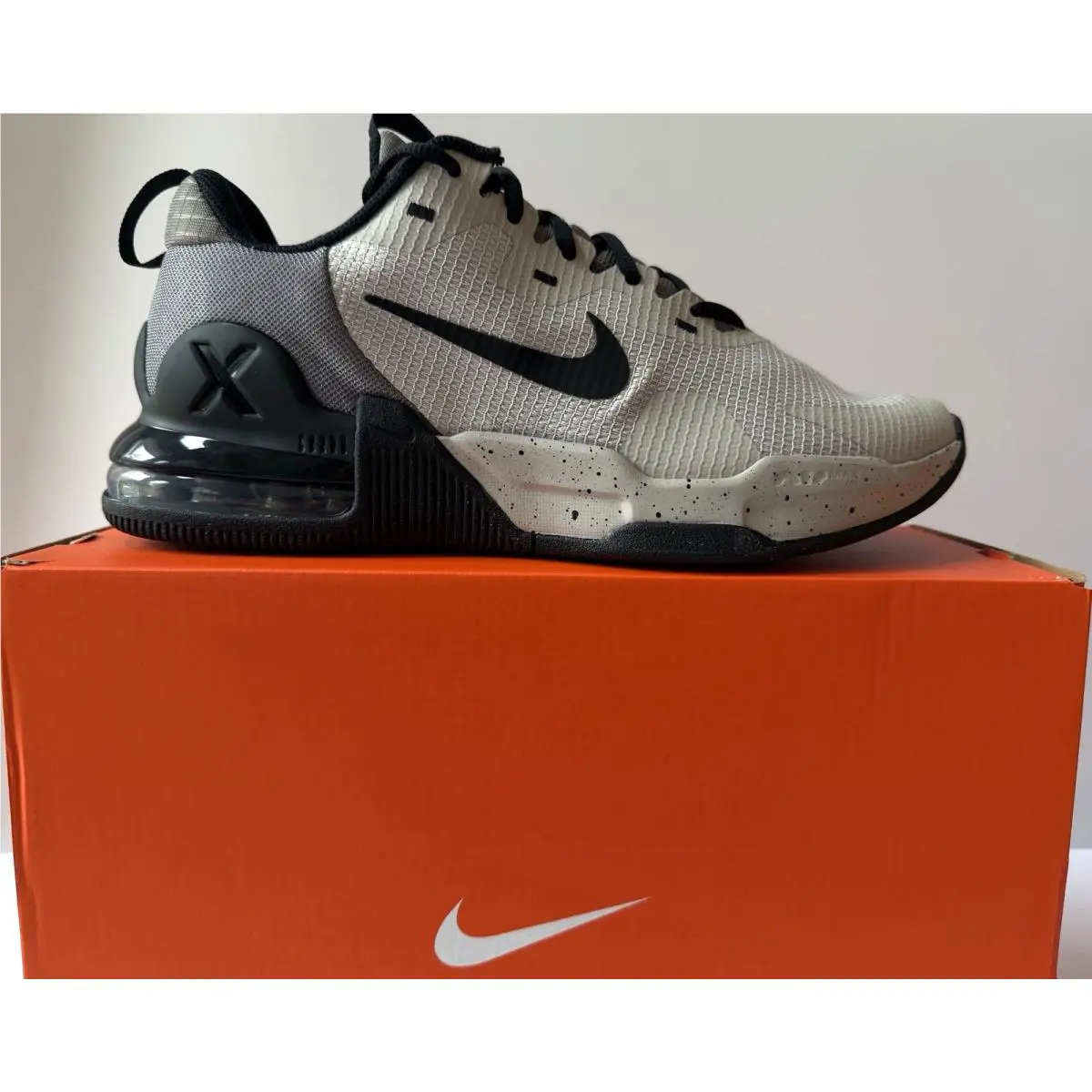 Nike shoes - air max alpha trainer 5 - black / white 9
