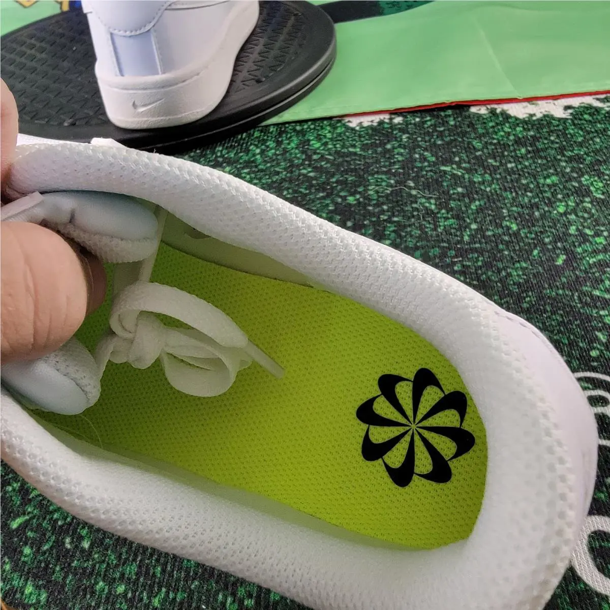 Nike shoes - White 4