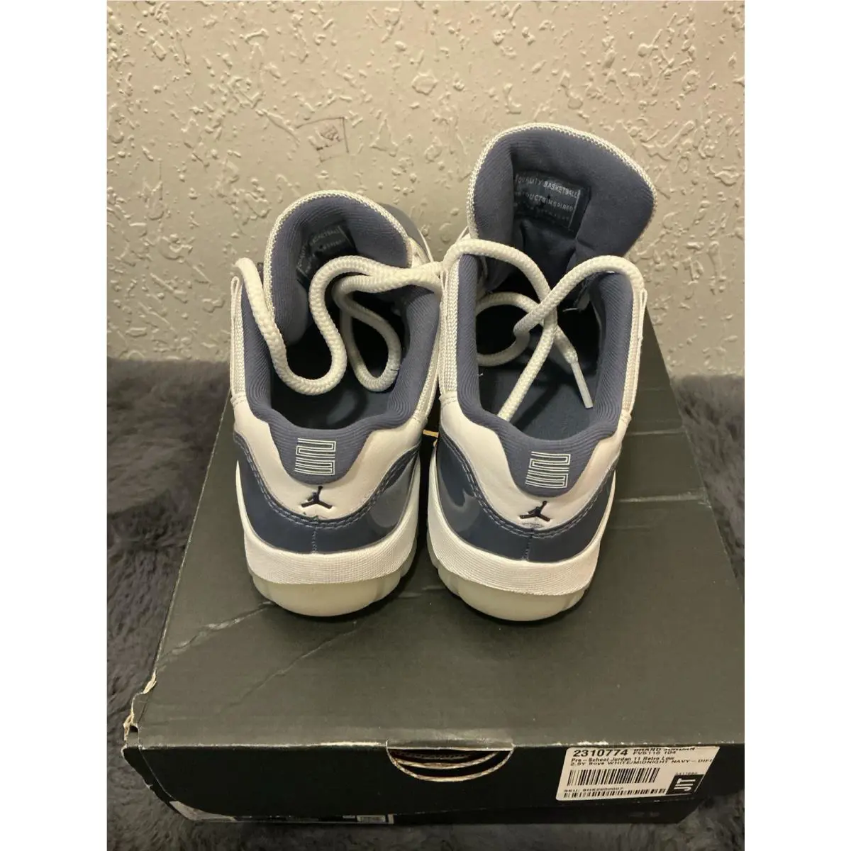 Nike shoes - Air Jordan 11 - Air - Blue 2