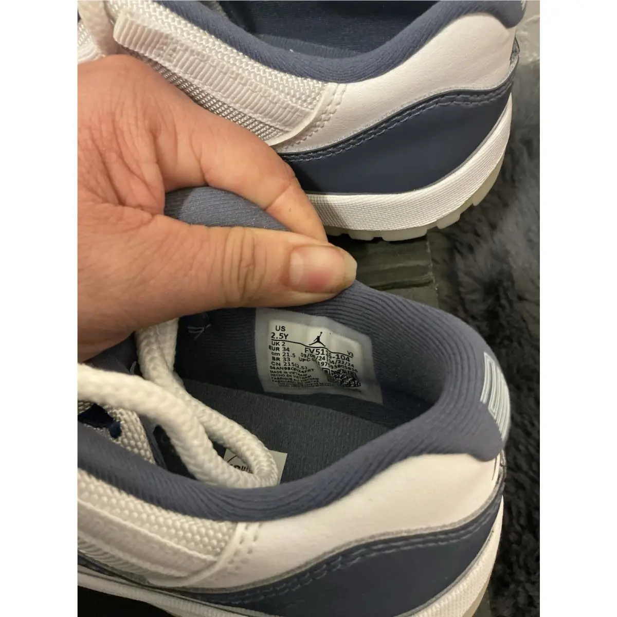 Nike shoes - Air Jordan 11 - Air - Blue 4